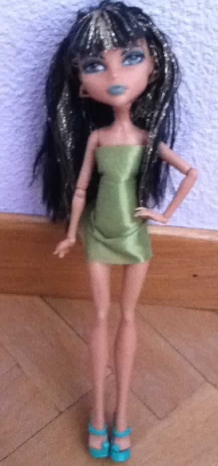 Sandra ha diseñado esta ropa OOAK DIY para sus Monster High