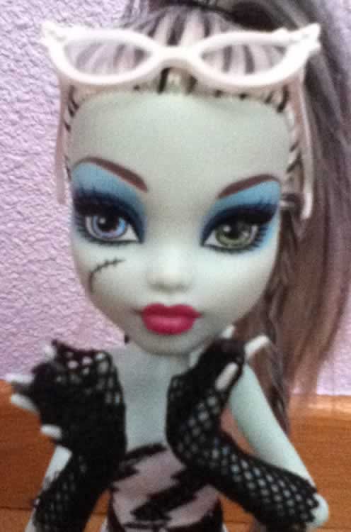 Sandra ha diseñado esta ropa OOAK DIY para sus Monster High