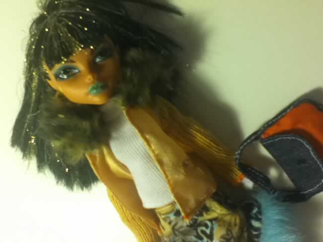 Sandra ha diseñado esta ropa OOAK DIY para sus Monster High