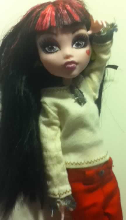 Sandra ha diseñado esta ropa OOAK DIY para sus Monster High