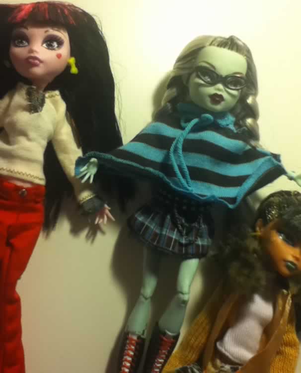 Sandra ha diseñado esta ropa OOAK DIY para sus Monster High