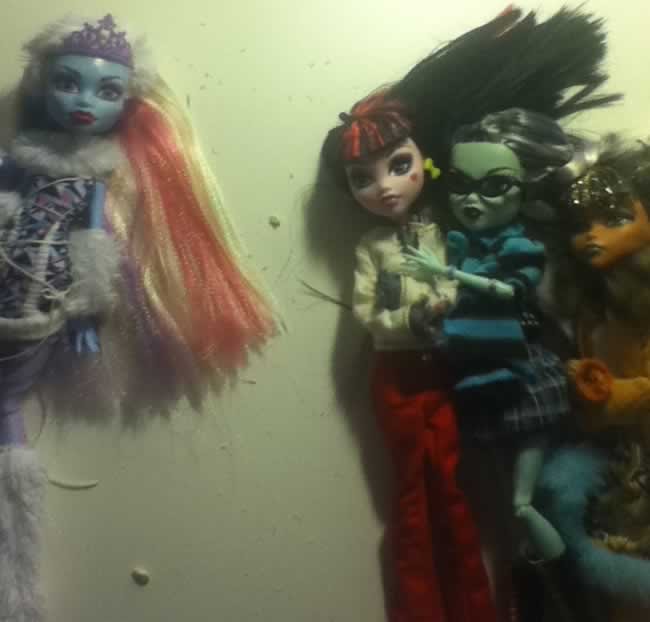Sandra ha diseñado esta ropa OOAK DIY para sus Monster High