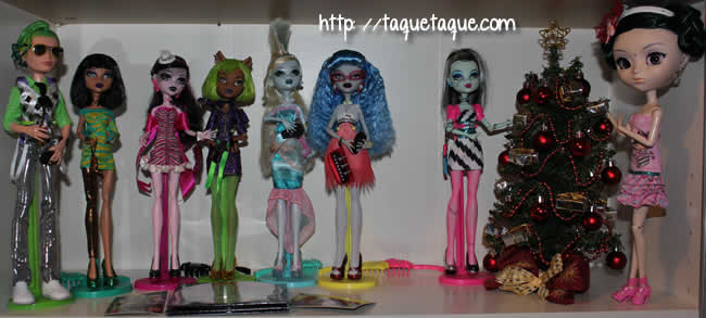 algunos de mis Monster High (aunque la colocación es provisional) algunos de mis Monster High (aunque la colocación es provisional)