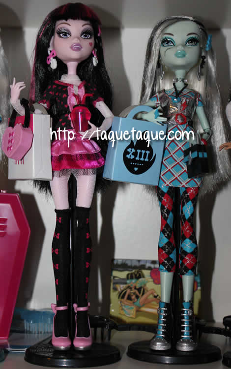 algunos de mis Monster High (aunque la colocación es provisional) algunos de mis Monster High (aunque la colocación es provisional)