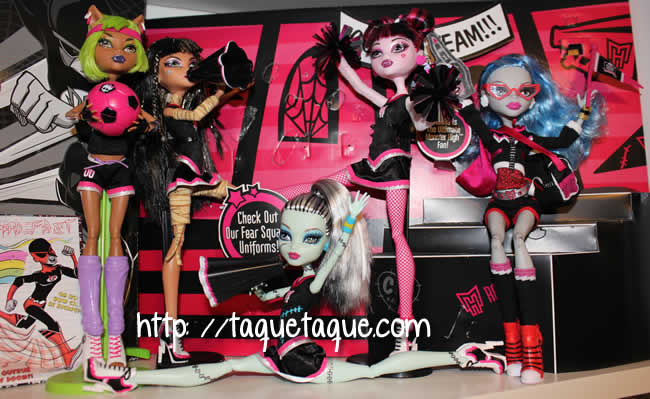 algunos de mis Monster High (aunque la colocación es provisional) algunos de mis Monster High (aunque la colocación es provisional)