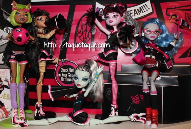 algunos de mis Monster High (aunque la colocación es provisional) algunos de mis Monster High (aunque la colocación es provisional)