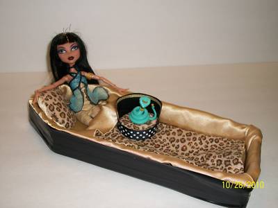 Monster High - Cama DIY