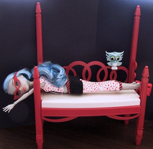 Ghoulia Yelps, una de las chicas de la colección "Muertas de Sueño" que todavía no tiene cama "oficial"