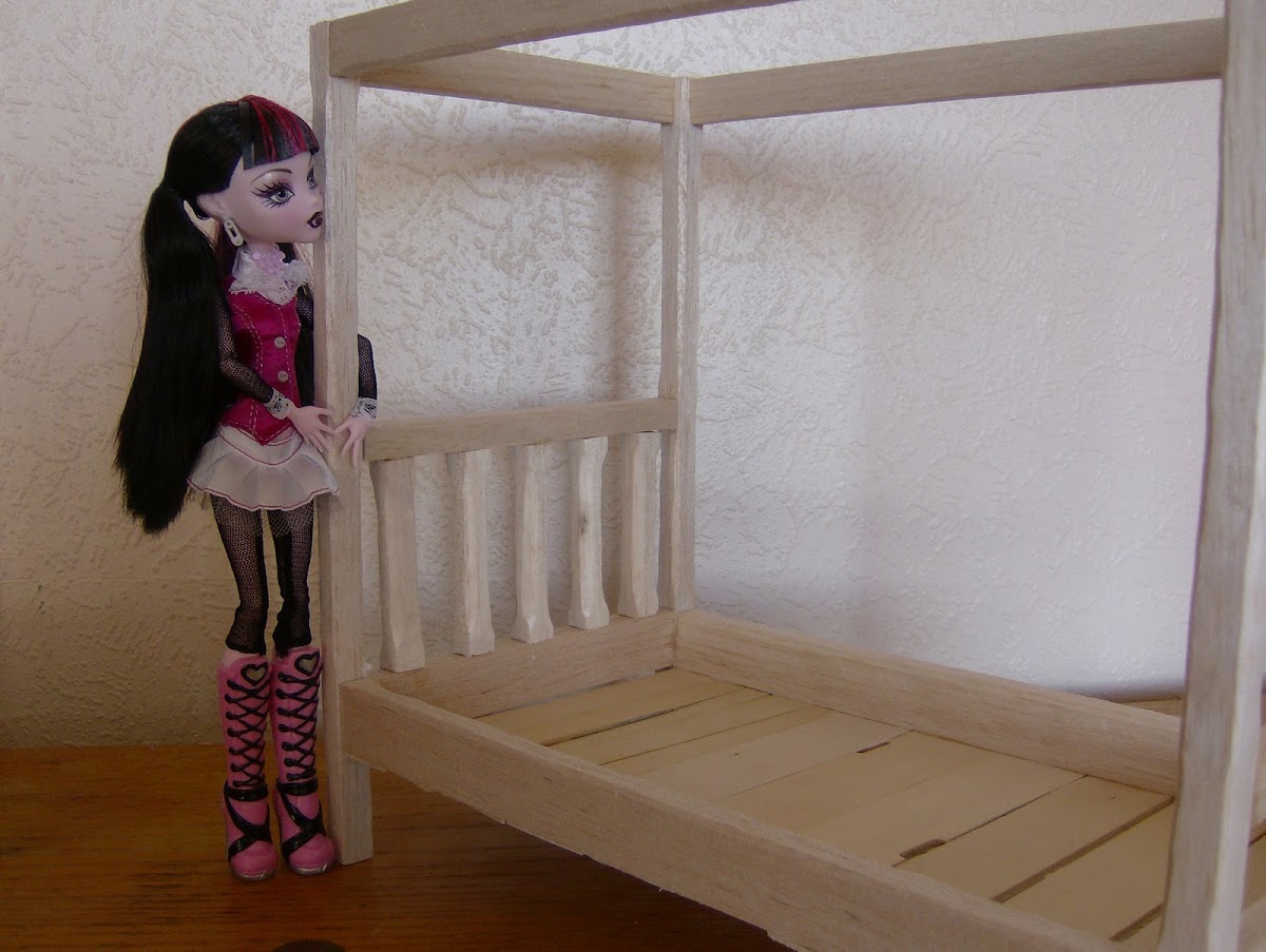 Monster High - Cama DIY