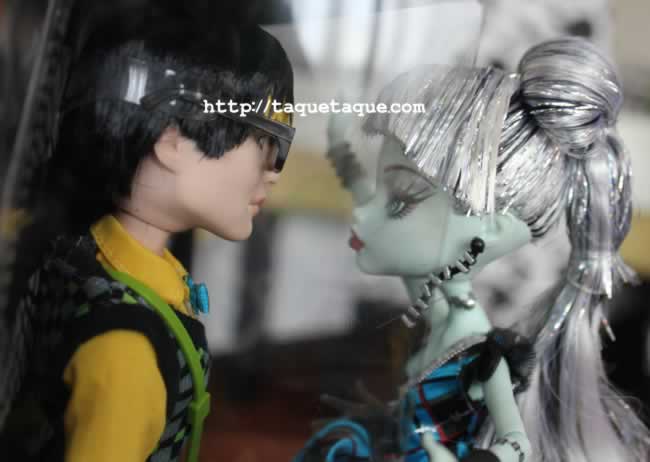 Jackson Jekyll y Crossfade, su mascota, ya forman parte de mi colección Monster High Jackson Jekyll y Crossfade, su mascota, ya forman parte de mi colección Monster High