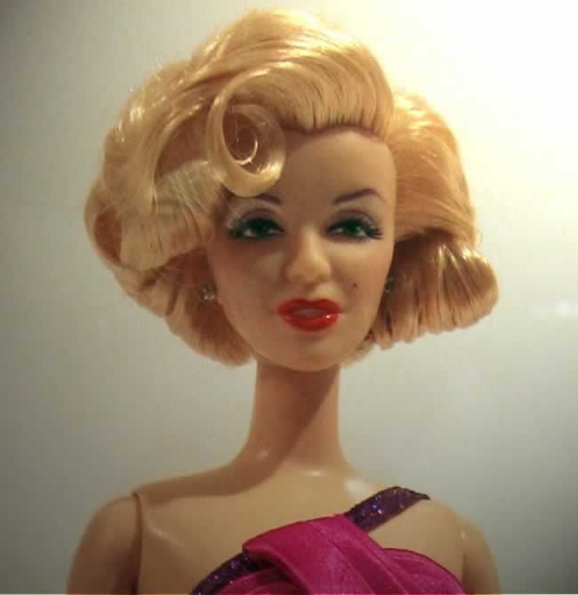Barbie Marilyn Monroe de la película "Cómo casarse con un millonario" Barbie Marilyn Monroe de la película "Cómo casarse con un millonario"