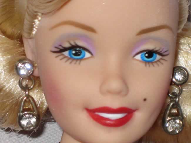 una de las primeras Barbies inspiradas en Marilyn Monroe editadas por Mattel una de las primeras Barbies inspiradas en Marilyn Monroe editadas por Mattel