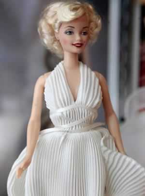 Barbie Marilyn Monroe en "La tentación vive arriba" Barbie Marilyn Monroe en "La tentación vive arriba"