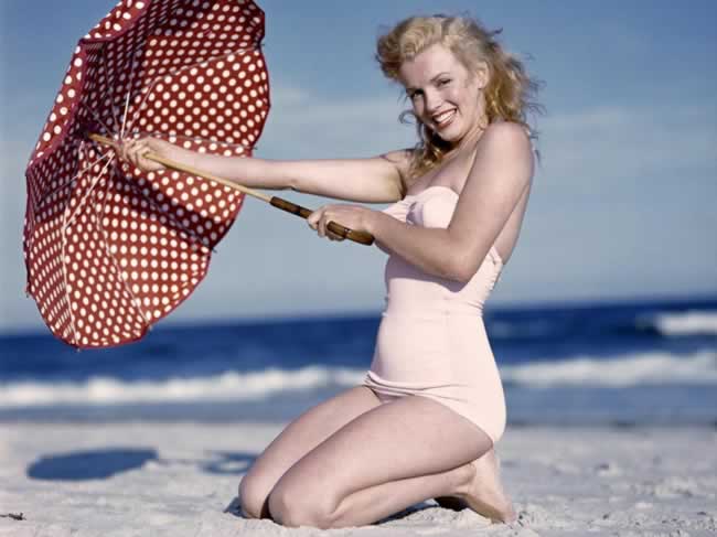 una pin-up llamada Norma Jeane Baker... una pin-up llamada Norma Jeane Baker...