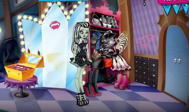Frankie te ayuda a preparar tu Fiesta de Halloween recorriendo el Instituto Monster High con ella y encontrando todo lo que busca.