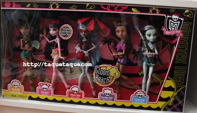 algunos de mis Monster High (aunque la colocación es provisional)