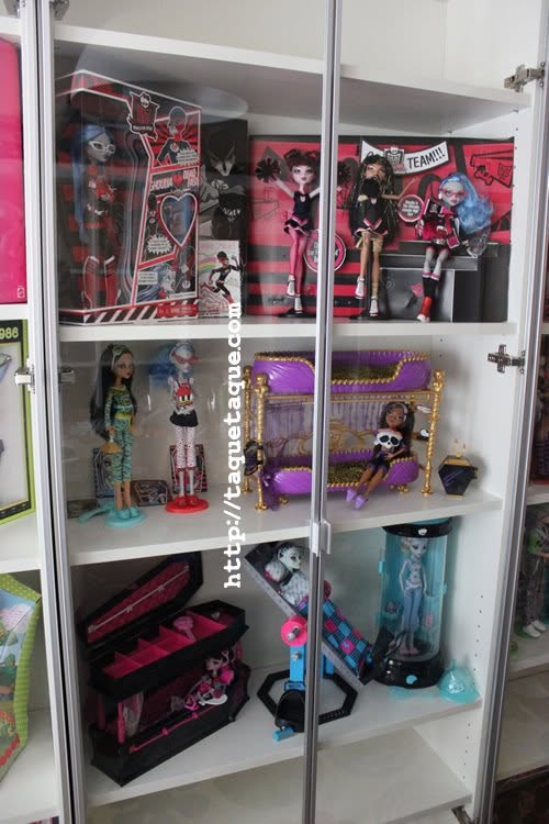 algunos de mis Monster High (aunque la colocación es provisional)