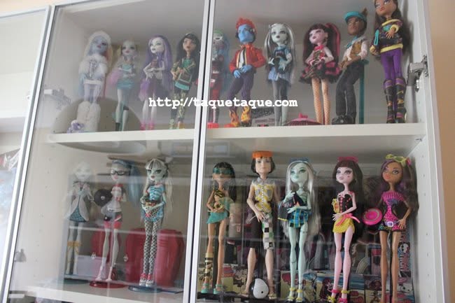 algunos de mis Monster High (aunque la colocación es provisional) algunos de mis Monster High (aunque la colocación es provisional)
