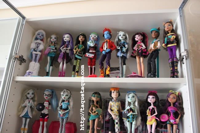algunos de mis Monster High (aunque la colocación es provisional) algunos de mis Monster High (aunque la colocación es provisional)