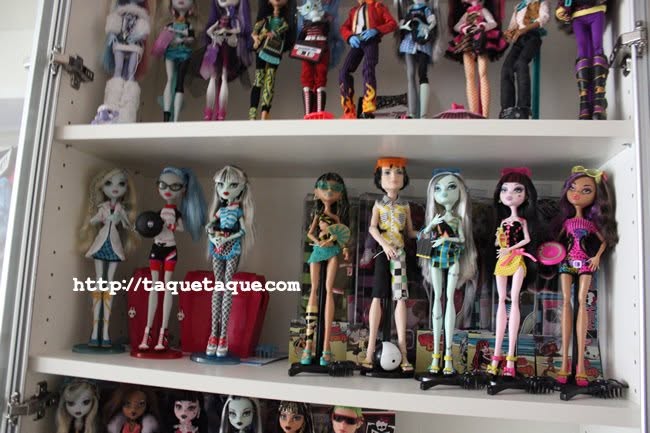 algunos de mis Monster High (aunque la colocación es provisional) algunos de mis Monster High (aunque la colocación es provisional)