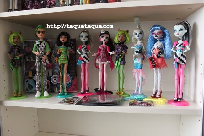 algunos de mis Monster High (aunque la colocación es provisional) algunos de mis Monster High (aunque la colocación es provisional)