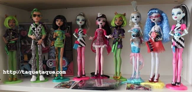 algunos de mis Monster High (aunque la colocación es provisional) algunos de mis Monster High (aunque la colocación es provisional)