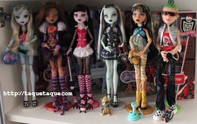 algunos de mis Monster High (aunque la colocación es provisional) algunos de mis Monster High (aunque la colocación es provisional)