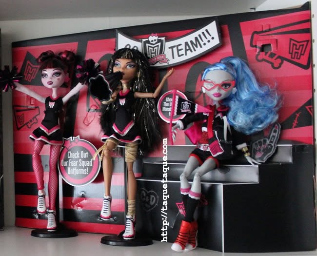 algunos de mis Monster High (aunque la colocación es provisional) algunos de mis Monster High (aunque la colocación es provisional)