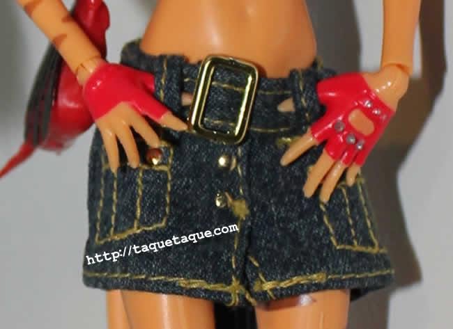 falda vaquera de Kelly, la hermana pequeña de Barbie. ¡¡¡Le queda genial a Toralei!!!
